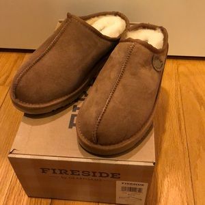 Dearfoams Fireside Men’s Shearling Clog Slipper